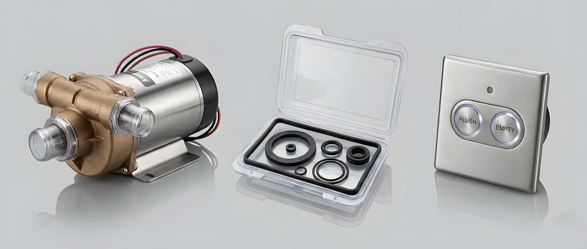 Una pompa maceratrice nera con raccordi, un kit di guarnizioni in gomma e un pannello di comando per WC elettrico.