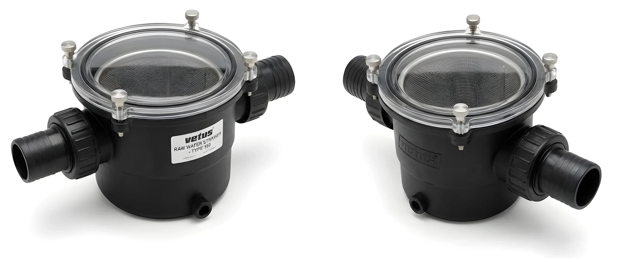 Un filtro depuratore per acqua di mare con corpo nero e coperchio trasparente, che mostra il cestello filtro all'interno.