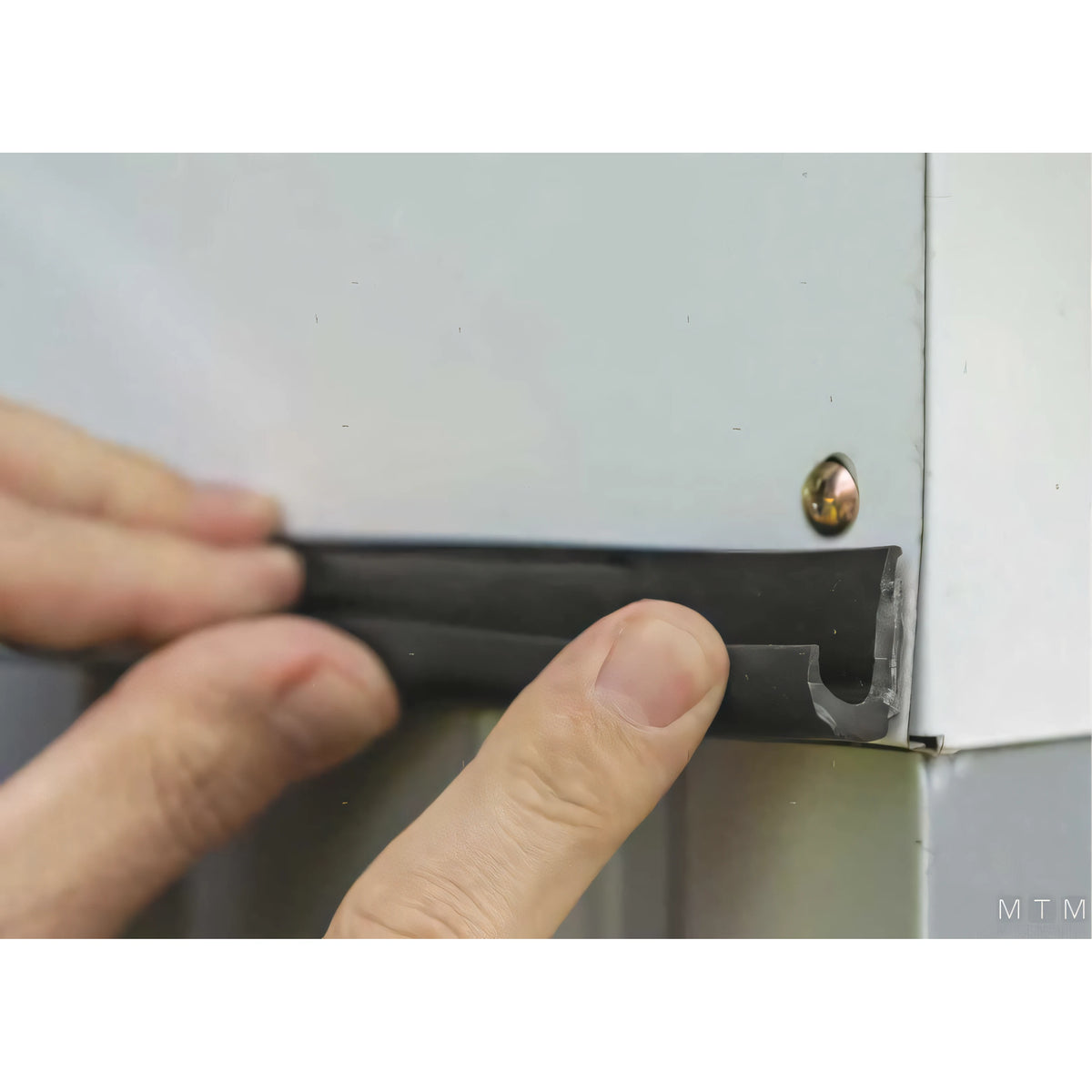 Trim-Lok profilo Drip Rail in PVC con adesivo 3M — Nero 15 m