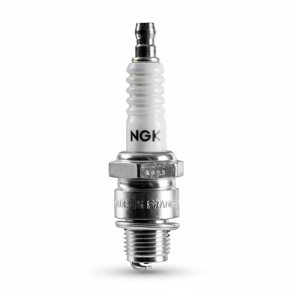Candela NGK LKR7E in metallo cromato e ceramica bianca, isolatore nervato, Made in France | Onautica