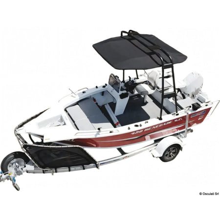 Targa Top II Osculati nero installato su una barca open in navigazione