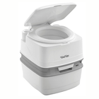 WC chimico portatile Thetford Porta Potti Qube 165 bianco con coperchio aperto e serbatoio grigio | Onautica