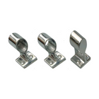 Tre supporti passamano New Line in acciaio inox lucido con base rettangolare e anello aperto, vista prospettica | Onautica