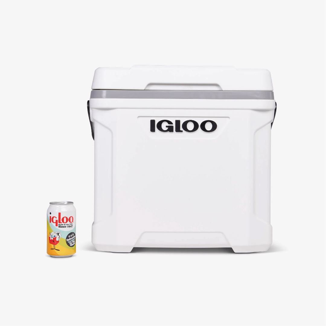 Ghiacciaia Igloo Marine Ultra bianca con logo, confronto dimensioni con lattina | Onautica