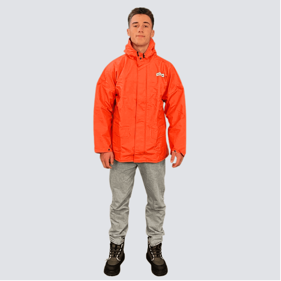 Giacca antipioggia OCEAN Offshore Heavy (560 g/m²), impermeabile 20.000 mm. Con polsino interno anti-infiltrazione e chiusura a bottoni/placca frontale.
