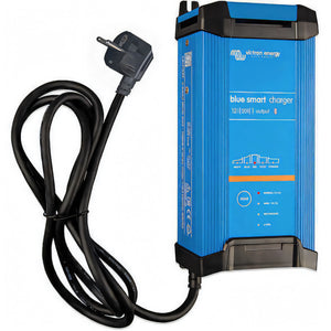 Caricabatterie Victron Blue Smart IP22 12V 20A blu in alluminio con cavo di alimentazione schuko | Onautica