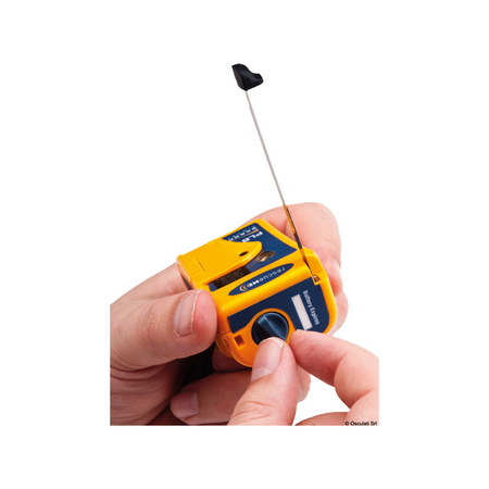 Localizzatore personale satellitare Ocean Signal rescueME PLB1 compatto con antenna retrattile.