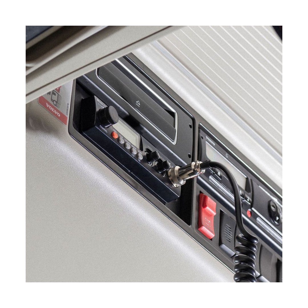 Ricetrasmettitore CB Midland Alan 78 Pro multibanda compatto per camion e autotreni con display blu.