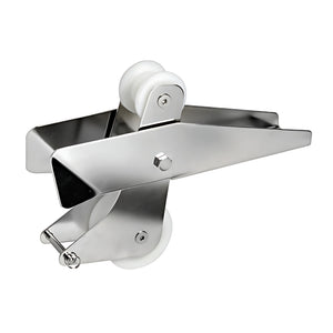 Musone di prua a bascula in acciaio inox AISI 316 con puleggia in nylon e spina di sicurezza, ideale per ancore fino a 14 kg.