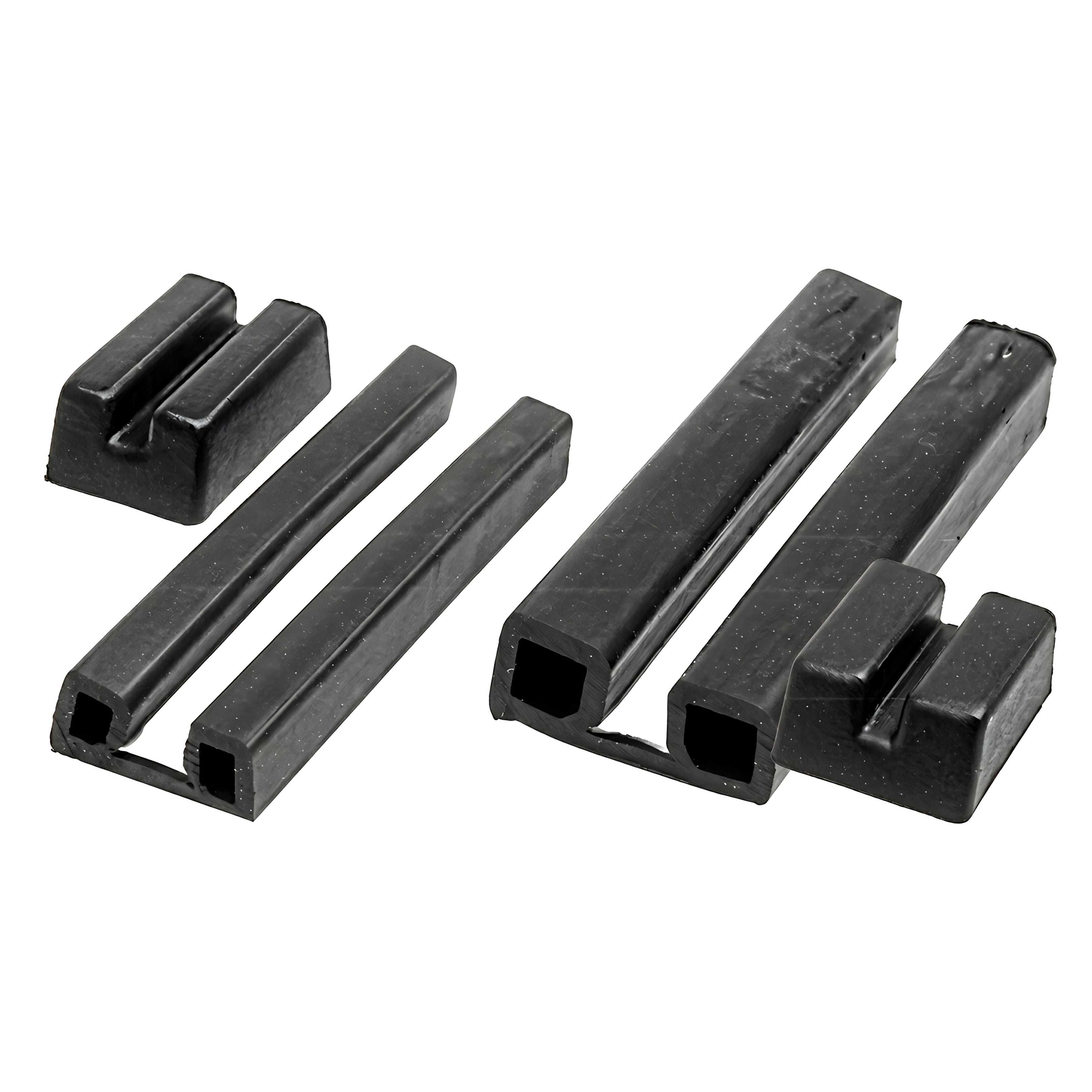 Profilo parabordo bottazzo in PVC nero con inserto bianco per scafi con giunzione scatolata, dimensioni 44x18 mm, rotolo da 24 metri.