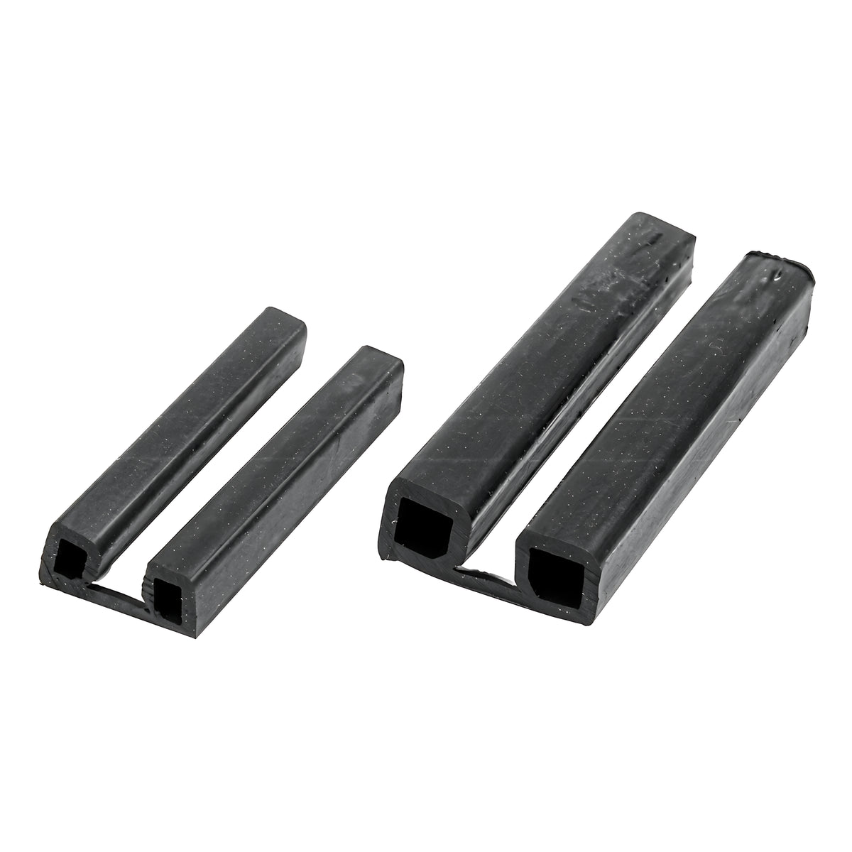Profilo parabordo bottazzo in PVC nero con inserto bianco per scafi con giunzione scatolata, dimensioni 55x21 mm, rotolo da 24 metri.