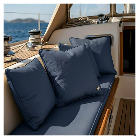 Rivestimento nautico professionale in fintapelle Artico colore G78, tessuto tecnico bielastico e ignifugo per tappezzeria interna ed esterna.