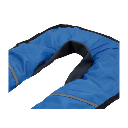 Salvagente nautico autogonfiabile professionale 275MA da 275 N in colore blu, omologato EN ISO 12402-2, con cintura di sicurezza integrata.