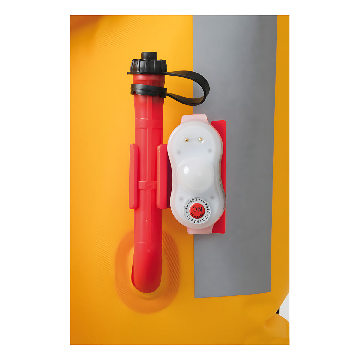 Segnalatore elettronico automatico a LED per giubbotti di salvataggio. Omologato MED, attivazione in acqua, funzioni lampeggio, fissa e SOS.