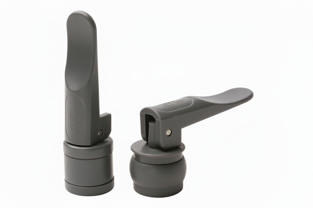 Tappo di scarico a espansione con leva a scatto in plastica e PVC, disponibile nero o grigio per ombrinali barca.