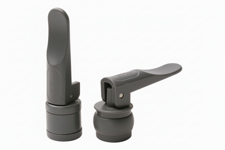 Tappo di scarico a espansione con leva a scatto in plastica e PVC, disponibile nero o grigio per ombrinali barca.